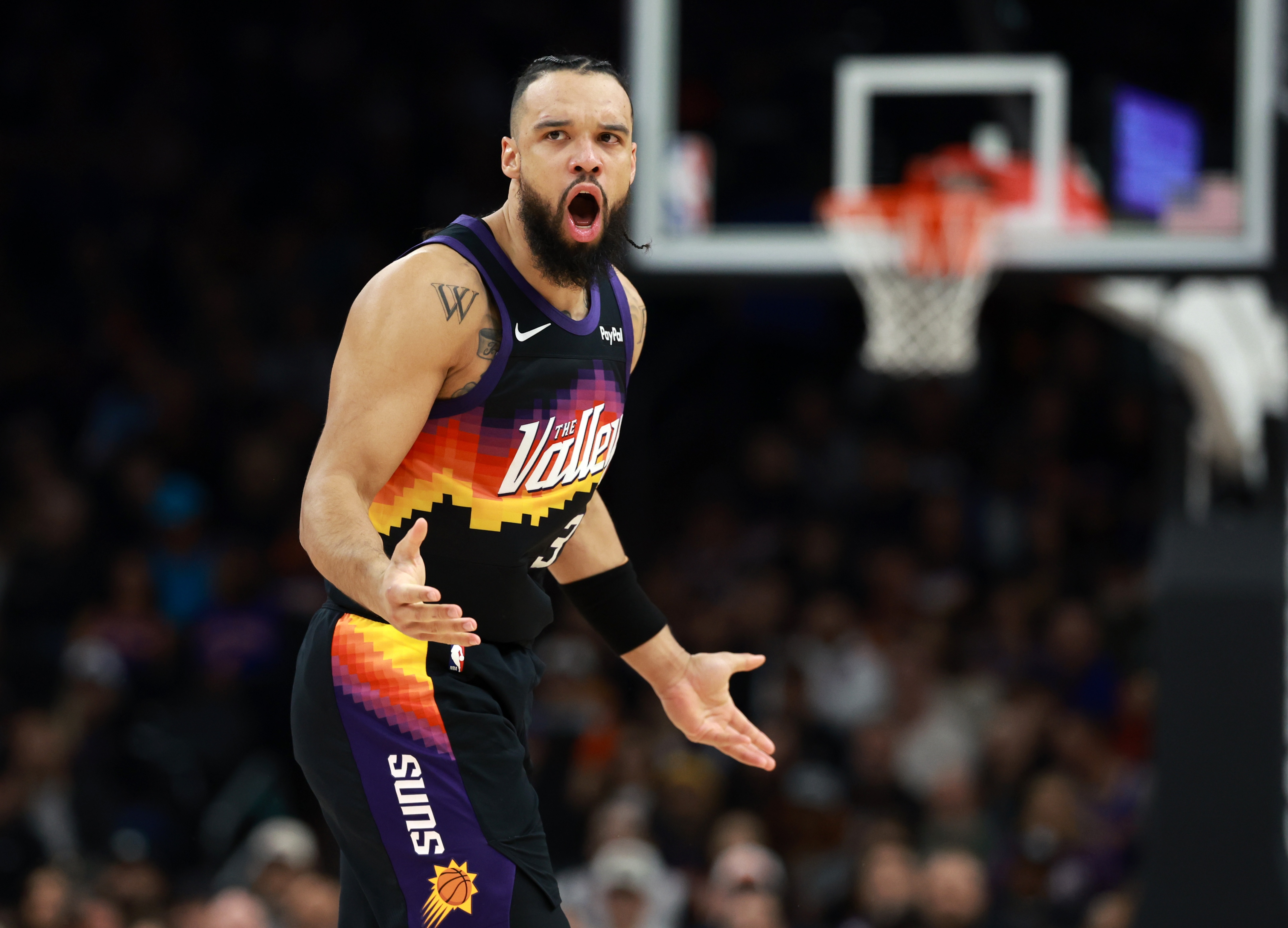 V体育在线官网-功亏一篑！狄龙绝平三分拉拽维金斯被吹进攻犯规 还追加一级恶犯