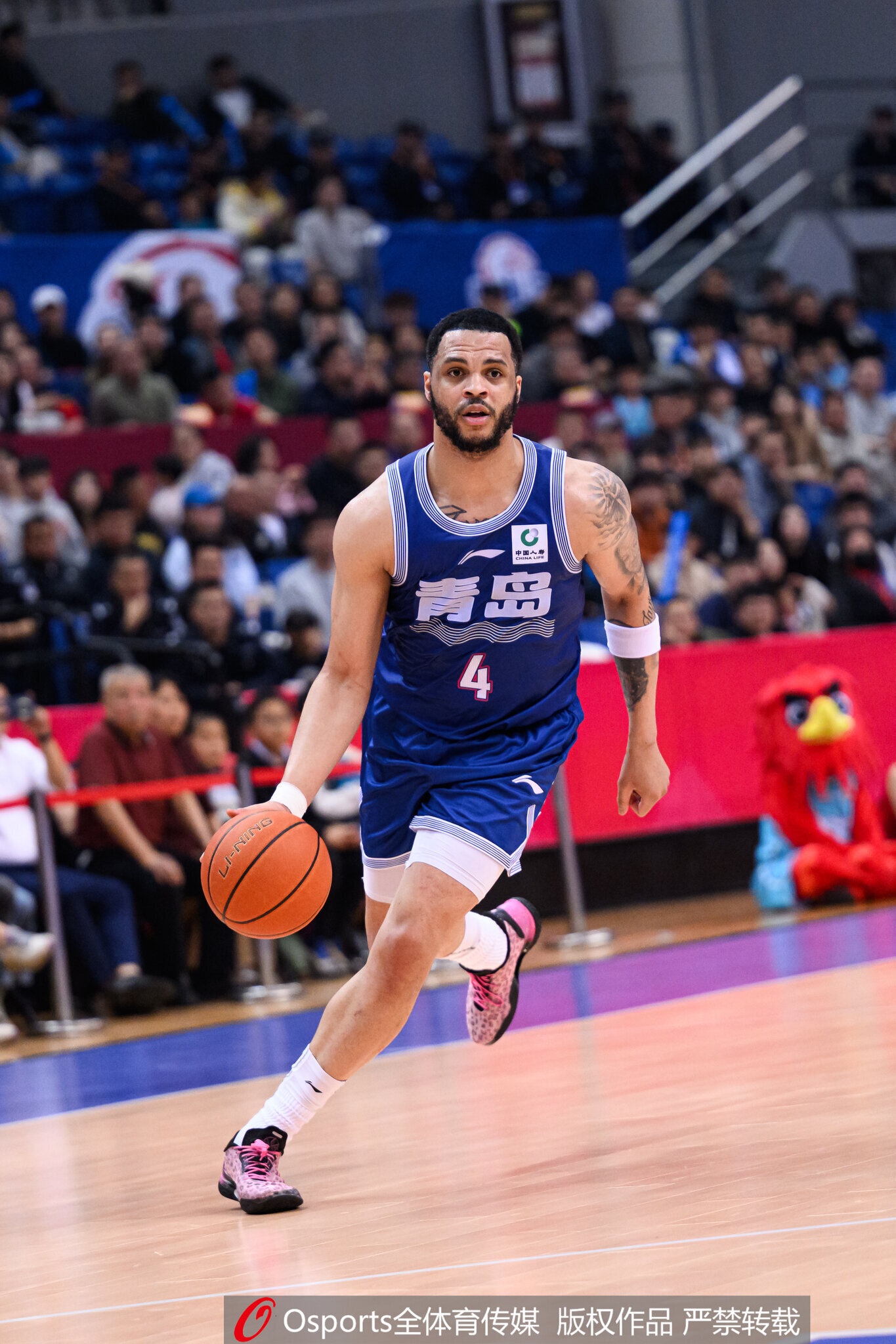 V体育入口-青岛最后时刻落后3分 韦瑟斯庞没第一时间对面前的胡明轩进行犯规